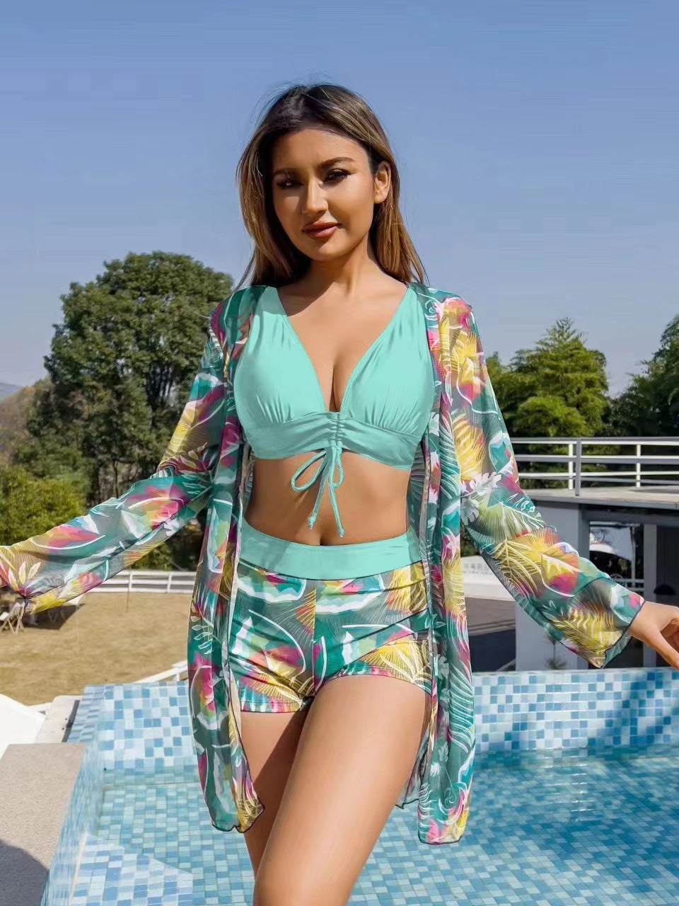 Damen Bikini-Set mit floralem Wickeloberteil und bequemen Shorts R&B