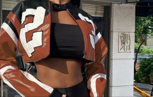 Damen cropped Kunstlederjacke im auffälligen Design R&B