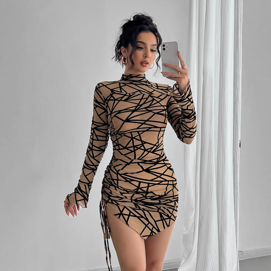Damen nan figurbetontes transparentes Langarm Minikleid mit Rollkragen und seitlicher Raffung R&B