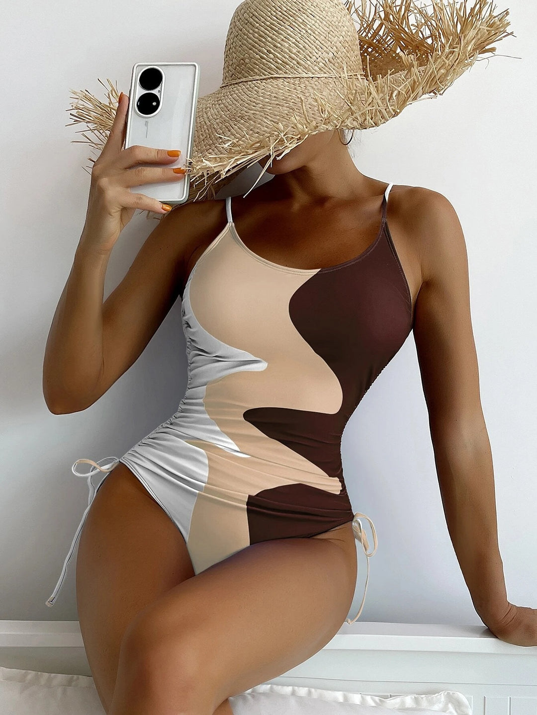 Damen Einteiler-Badeanzug mit verspielten Cut-Outs und floralem Design R&B