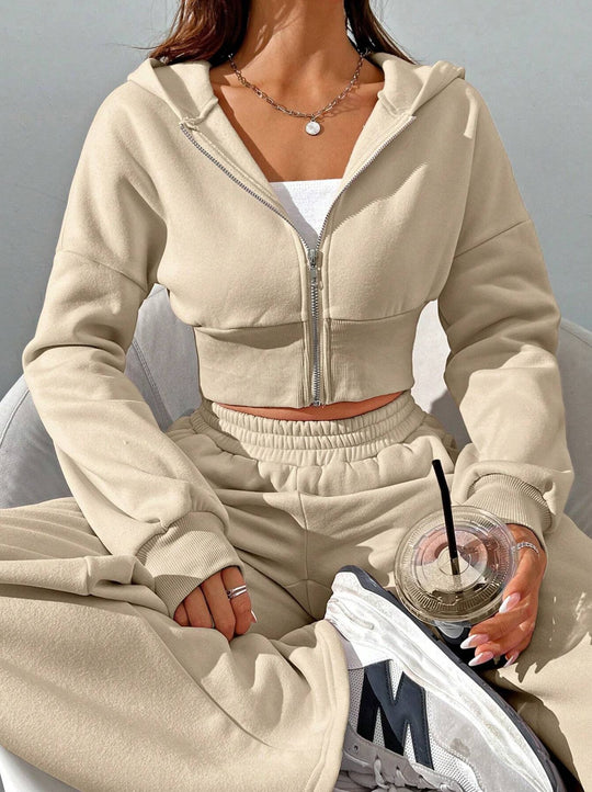 Damen sportliches Set aus weich fließendem Material mit Kapuze und weitem Schnitt R&B
