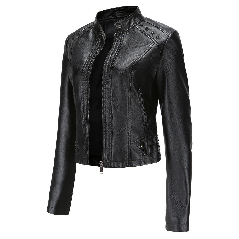 Damen nan kurze taillierte Kunstlederjacke mit Nietenbesatz und Stehkragen R&B