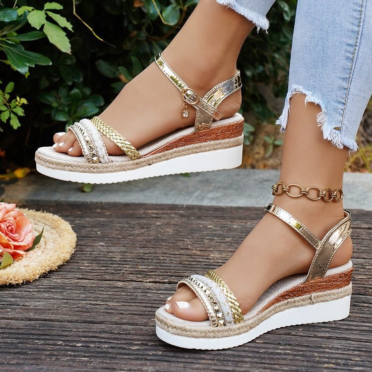 Damen Wedge-Sandaletten mit geflochtenem Riemendesign und modischem Metallakzent R&B