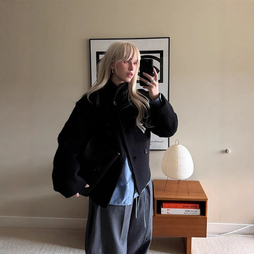 Damen cozy Wolljacke mit hohem Kragen und Knopfdetails R&B
