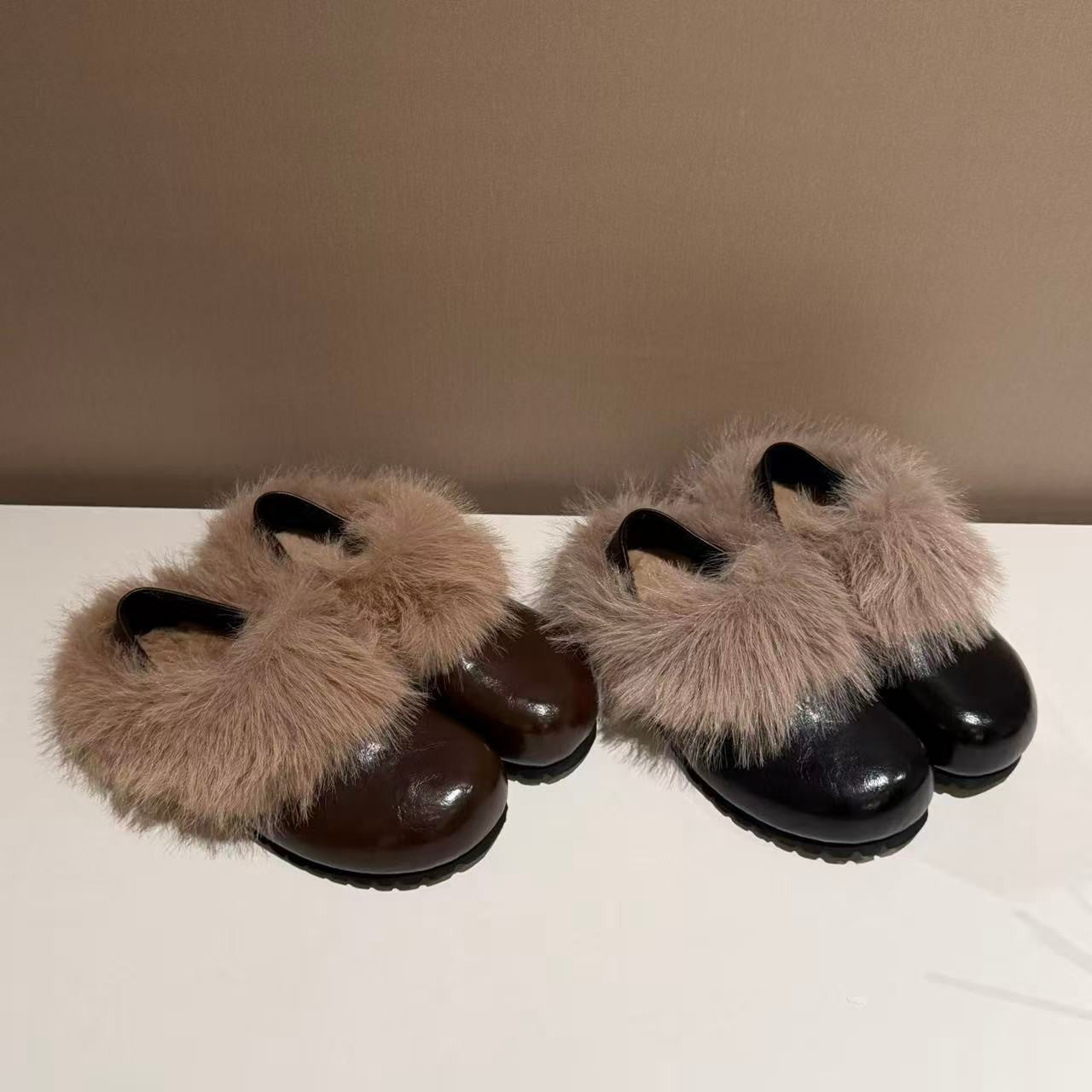 Damen Komfortable Clogs mit warmem Fellkragen und rutschfester Sohle R&B
