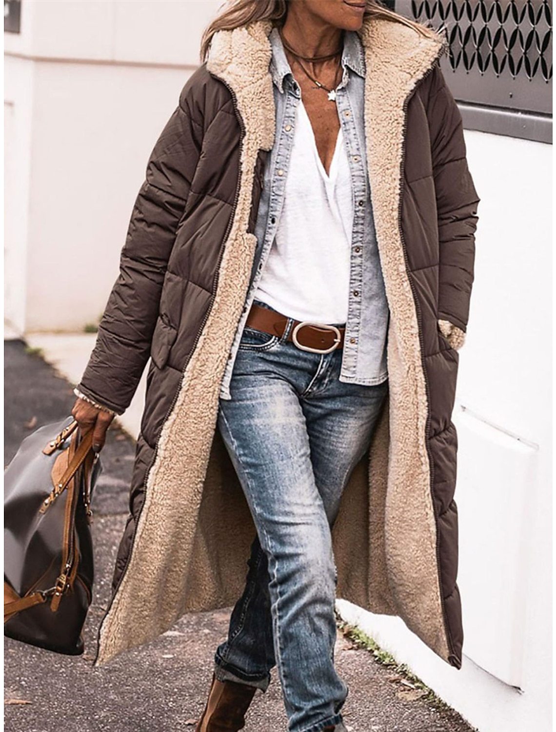 Damen Teddy-Parka mit besonders weichem Innenfutter und figurbetontem Design