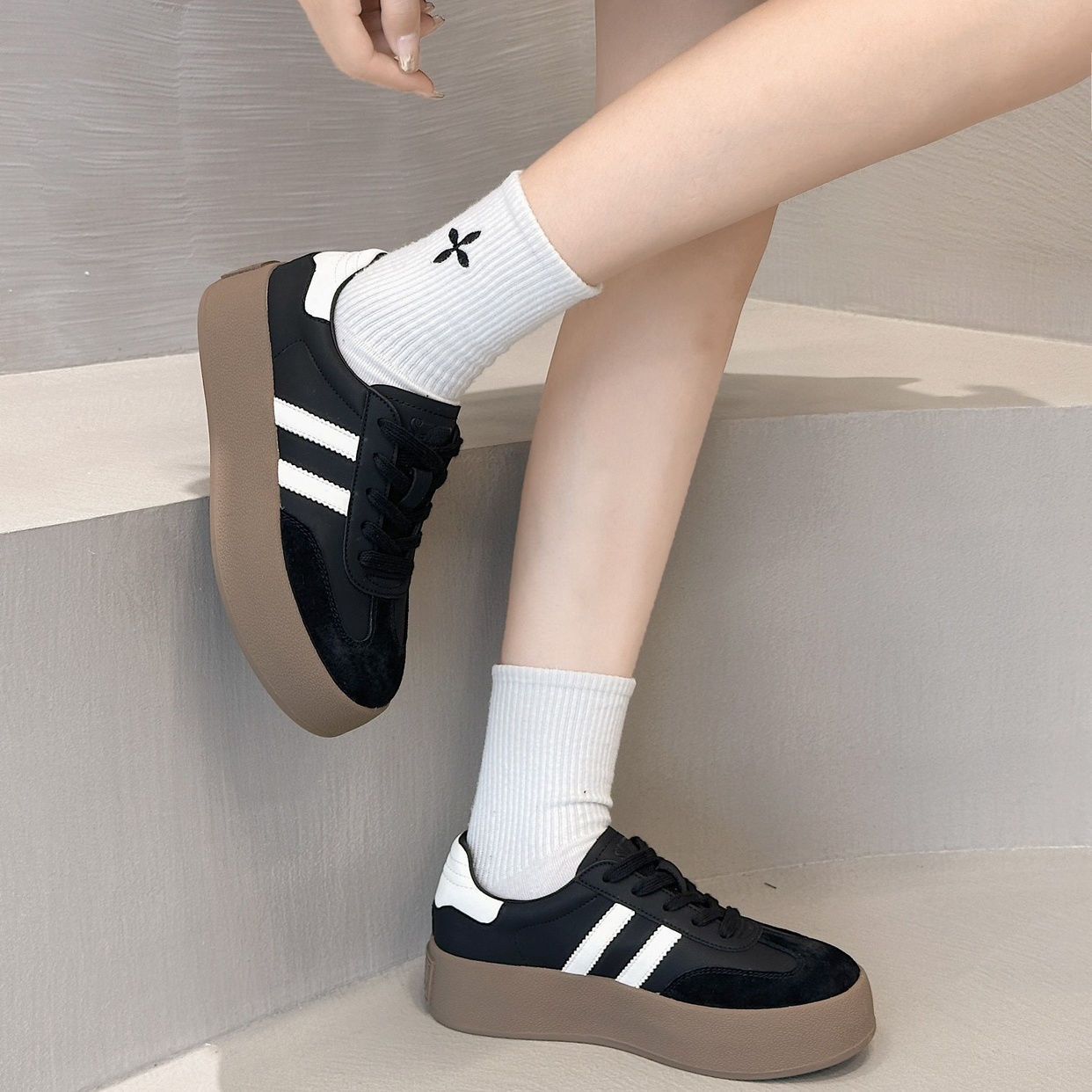 Damen Plateausneaker mit robustem Sohlenprofil und komfortablem Obermaterial R&B