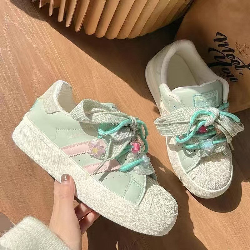 Damen Sneakers mit floralen Schnürsenkeln und weichem Innenfutter R&B
