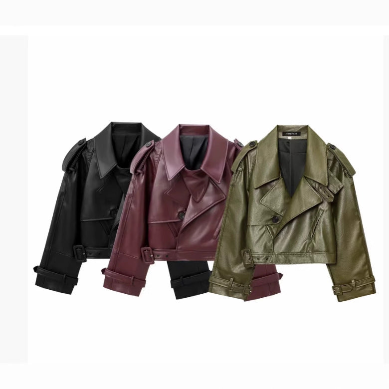 Damen Kunstleder Bikerjacke im modischem Cropped-Design mit taillierbarem Gürtel und dekorativen Knöpfen R&B
