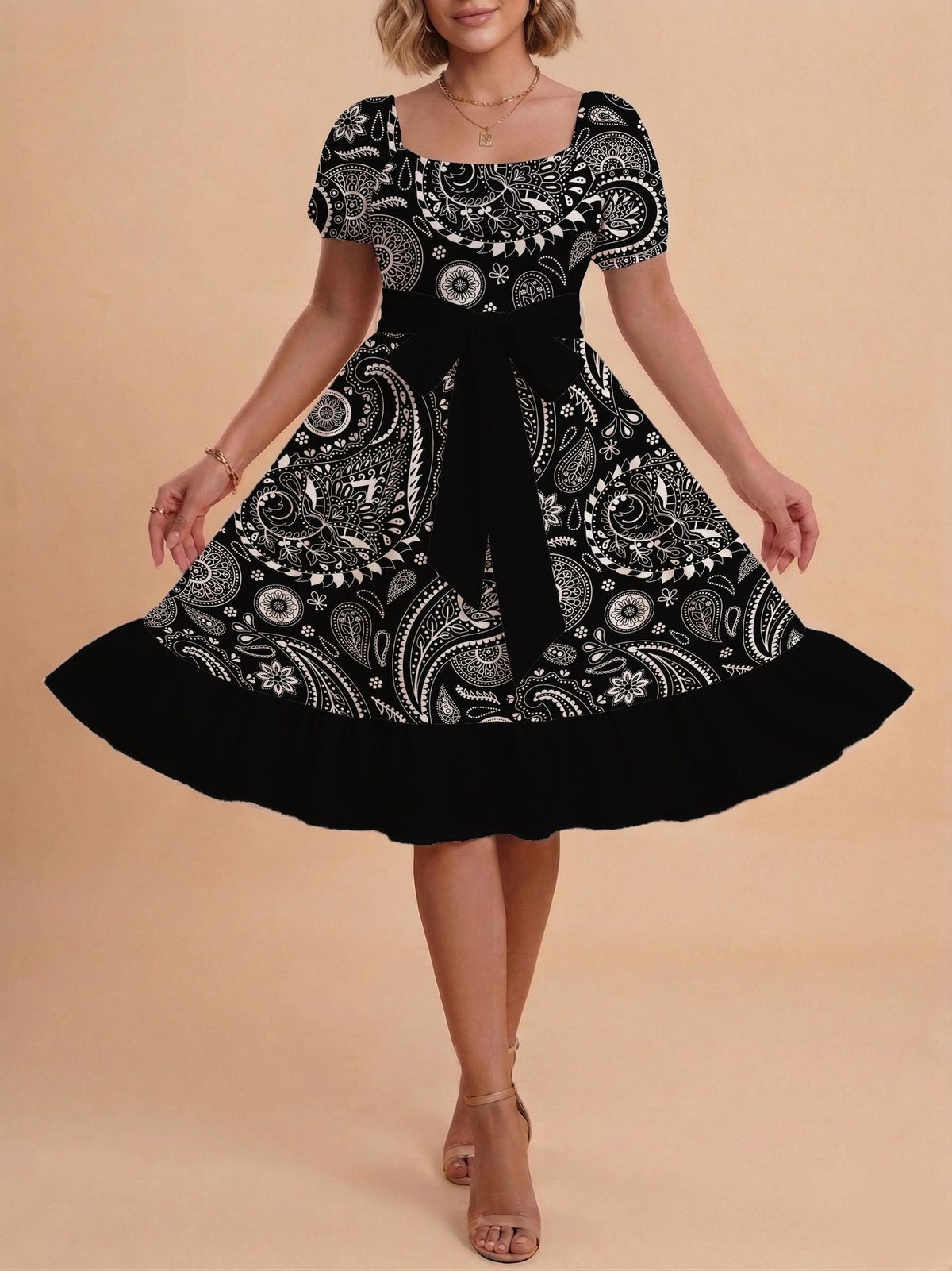 Damen Verspieltes Maxikleid mit Bärenmuster und taillierbarem Band EB