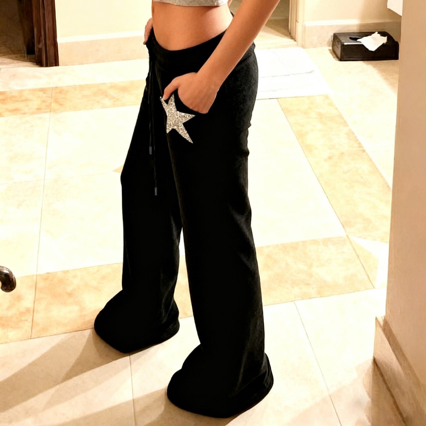 Damen Bequeme Velours-Hose mit weitem Bein und stylischer Sternenapplikation R&B