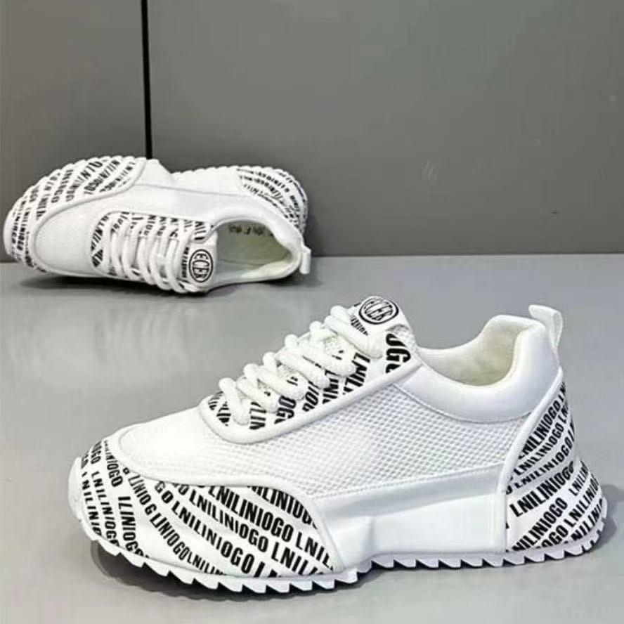 Damen Sportliche Sneakers mit markantem Schriftzug EB