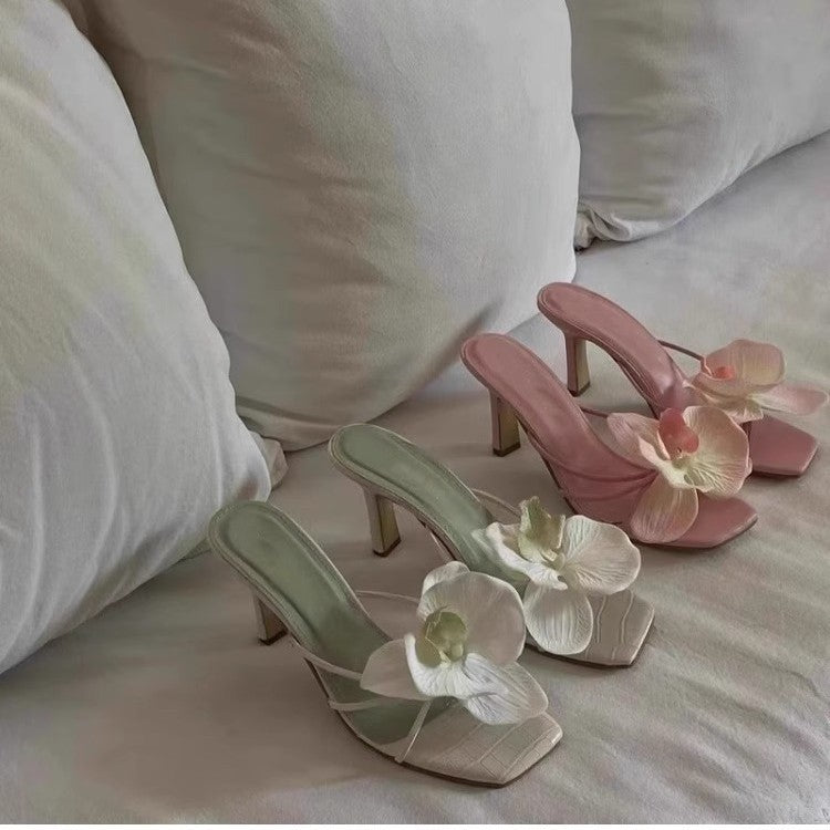 Damen Sandalen mit floralen Akzenten und elegantem Design R&B