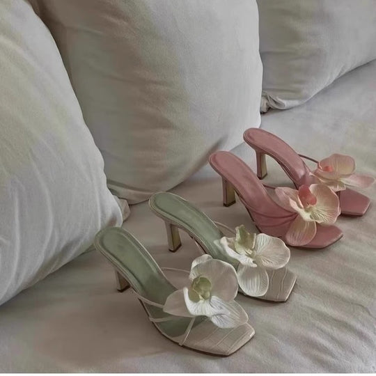 Damen Sandalen mit floralen Akzenten und elegantem Design R&B