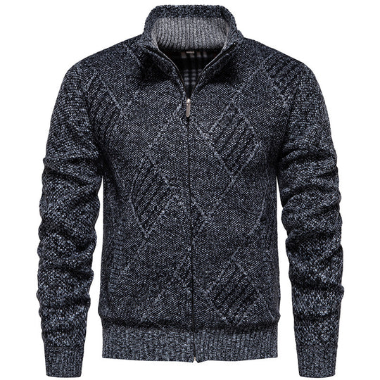 Herren Strickjacke mit modernem Zopfmuster und hohem Kragen R&B