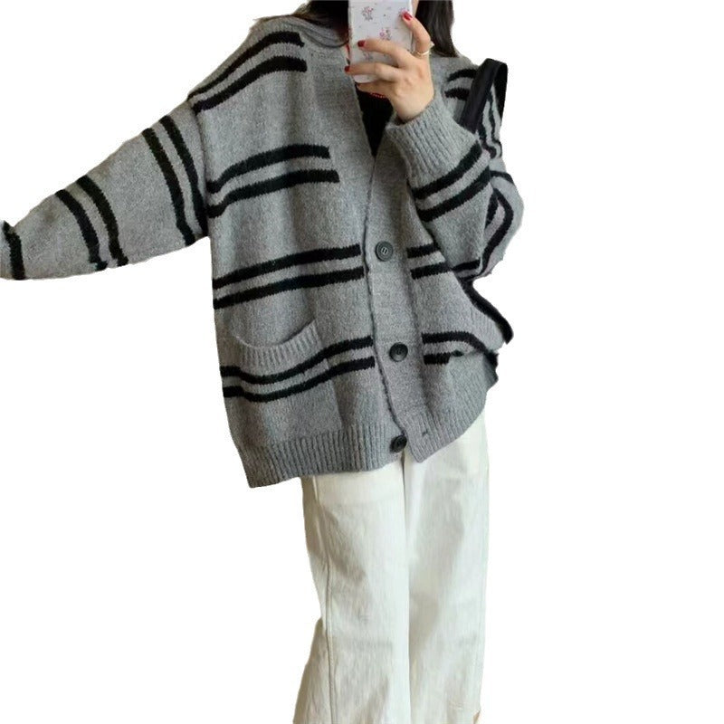 Damen Grobstrick Cardigan mit breitem Aufschlag und dekorativen Knopfdetails R&B