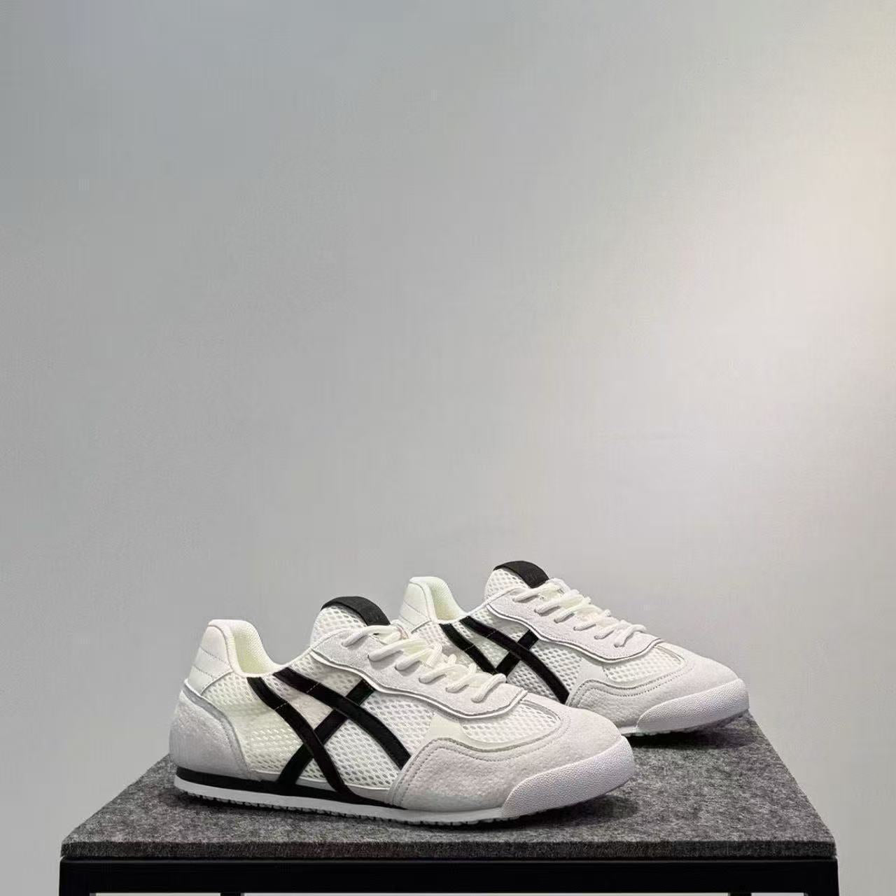 Damen modische und atmungsaktive Sneaker mit hochwertigem Wildleder und Mesh von