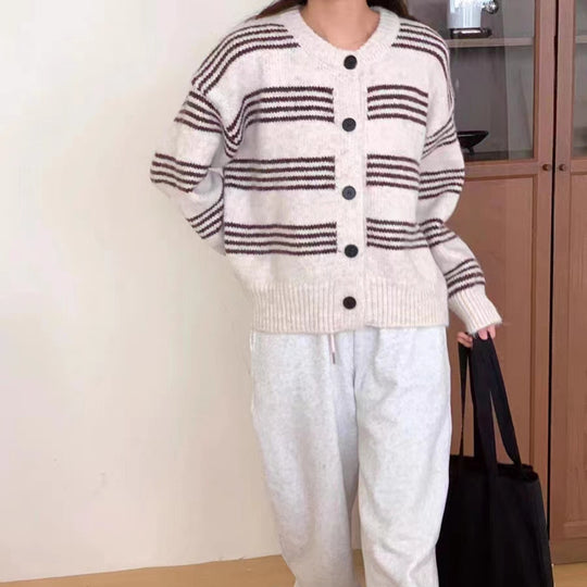 Damen modische Strickjacke mit feiner Streifenstruktur und dekorativen Knöpfen R&B