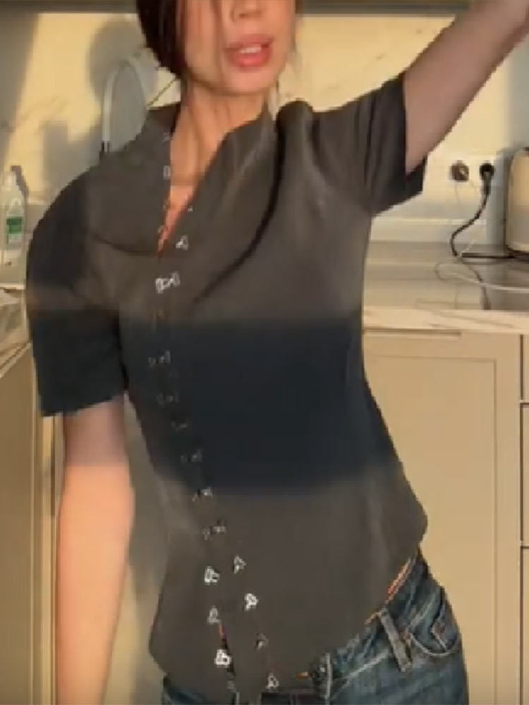 Damen modische Kurzarm-Bluse mit innovativem Schnitt und stylischen Knöpfen R&B