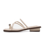 Damen elegante Zehentrenner-Sandalen mit dekorativem Riemendesign und goldfarbenem Akzent R&B