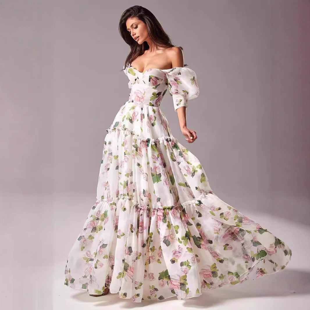 Damen Elegantes Maxikleid mit schulterfreien Rüschenärmeln und floralen Akzenten EB