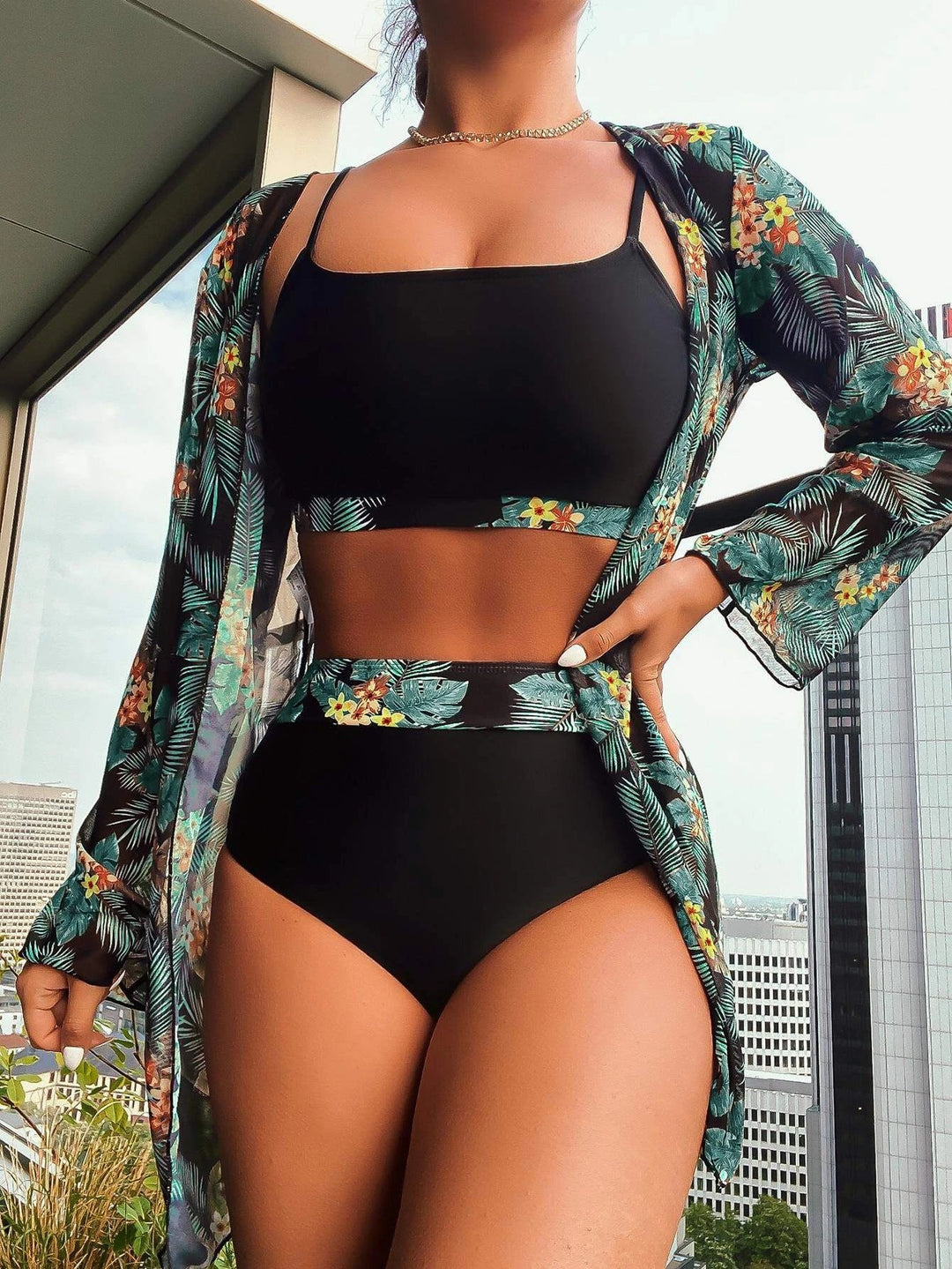 Damen Bikini-Set mit hochgeschnittenem Höschen und floralem Kimono R&B