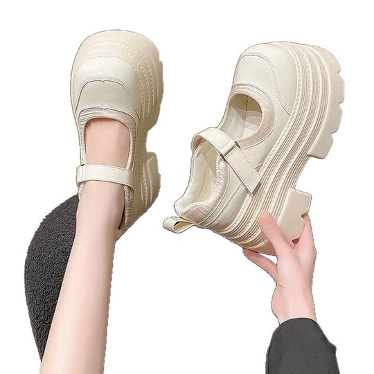 Damen Plateau-Mary-Jane Schuhe mit glänzender Oberfläche und verstellbarem Riemen R&B