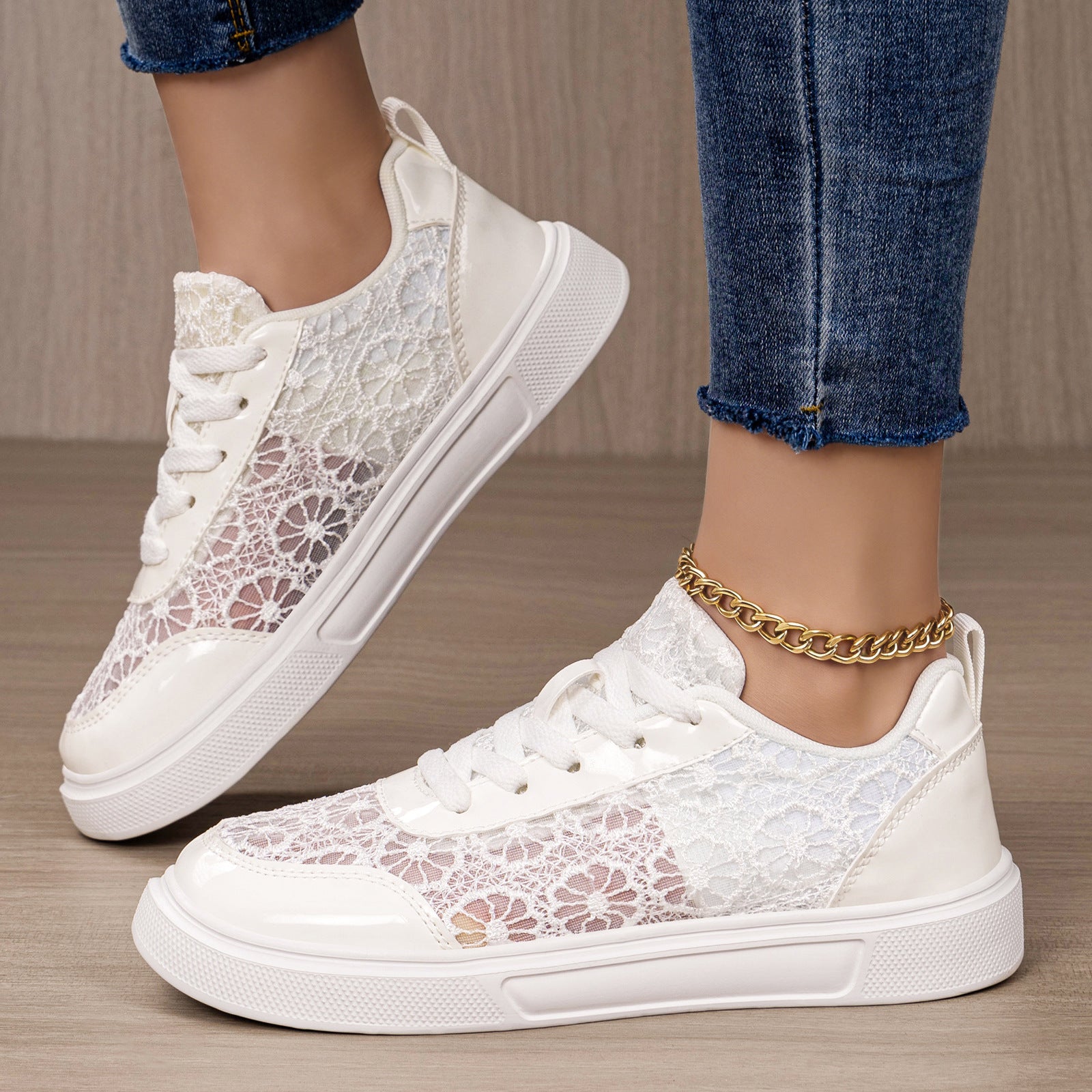 Damen Sneakers aus floralem Kunstleder mit rutschfester Sohle