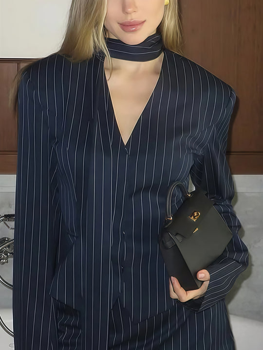 Damen Elegante gestreifte Bluse mit schmeichelndem V-Ausschnitt und schmalem Gürtel R&B