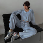 Damen Velours Freizeitanzug mit cropped Oberteil und weitem Bein