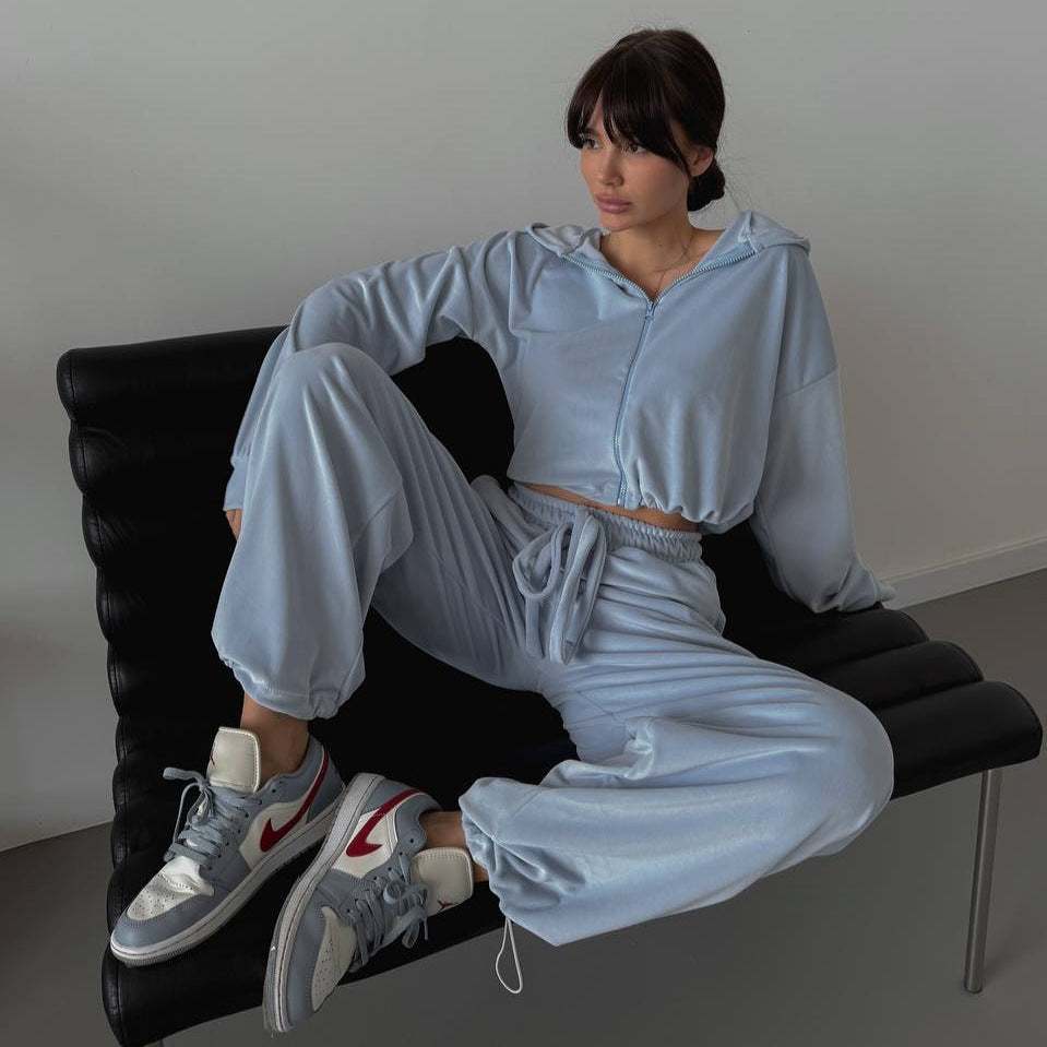 Damen Velours Freizeitanzug mit cropped Oberteil und weitem Bein