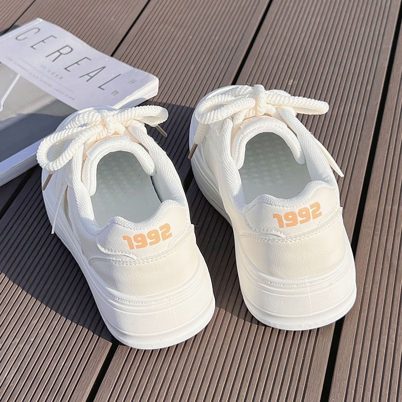 Damen Sportliche Plateau-Sneaker im minimalistischen Design R&B