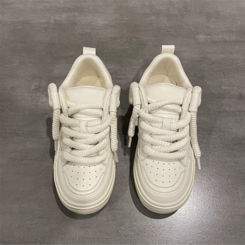 Damen Sneaker im minimalistischen Design mit doppelter Schnürung und gepolsterter Sohle R&B