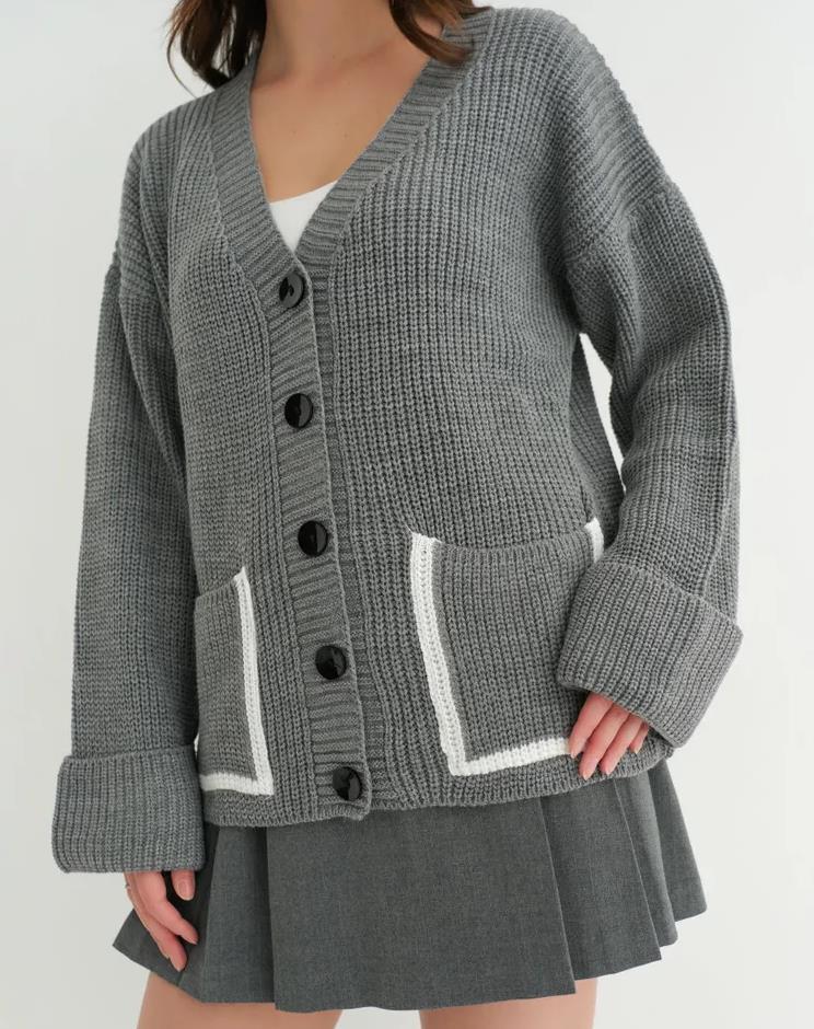 Damen Lässiger Strickcardigan mit tiefem V-Ausschnitt und praktischen Taschen R&B