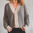 Damen Strickjacke mit modernem Zickzackmuster und kuscheligem Material R&B