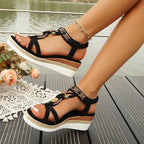Damen Modische Plateau-Sandalen mit dekorativen Blütenapplikationen R&B