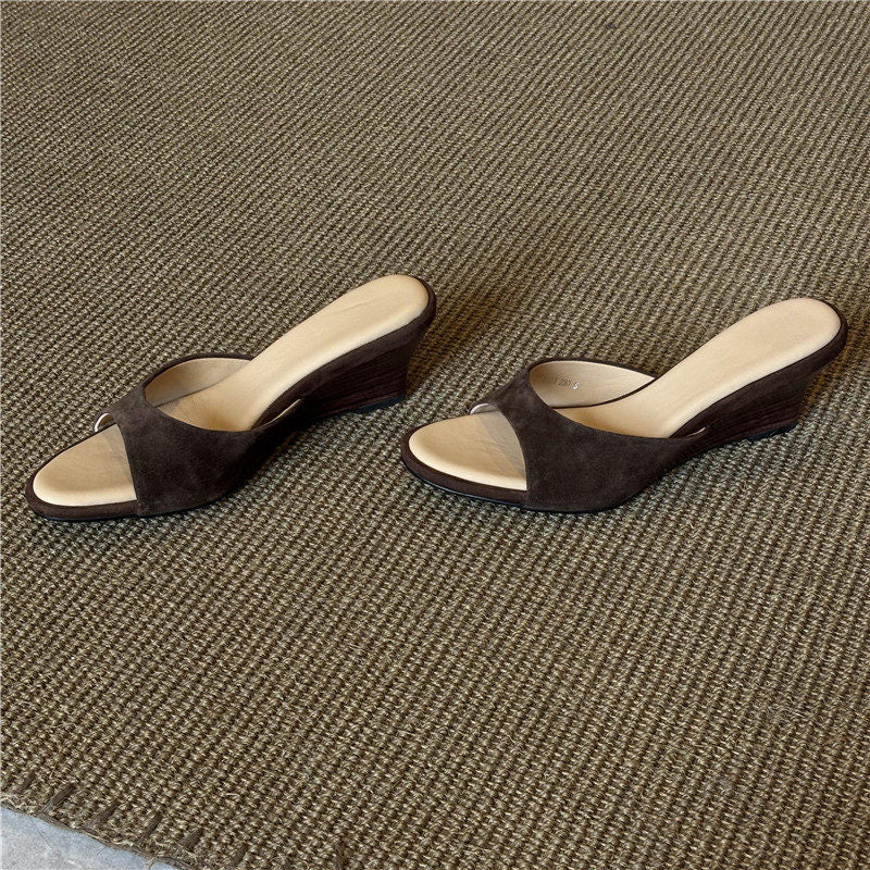 Damen elegante Keil-Mules mit geschwungener Sohle