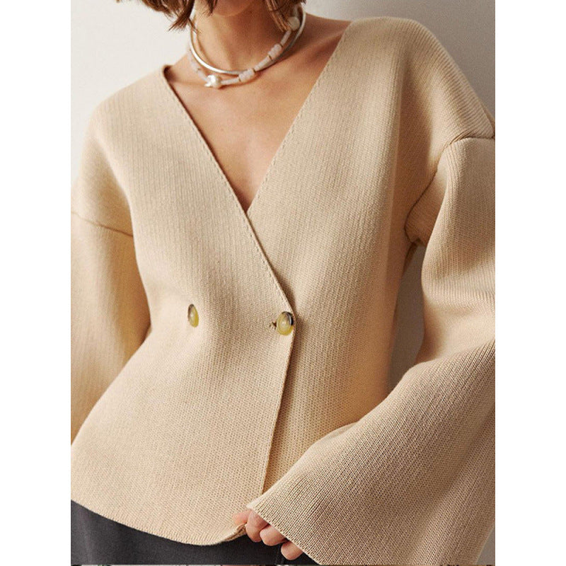 Damen modische Strickjacke mit tiefem V-Ausschnitt und eleganten Knopfdetails R&B