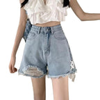 Damen Jeansshorts mit modischen Destroyed-Details und handgefertigten Akzenten