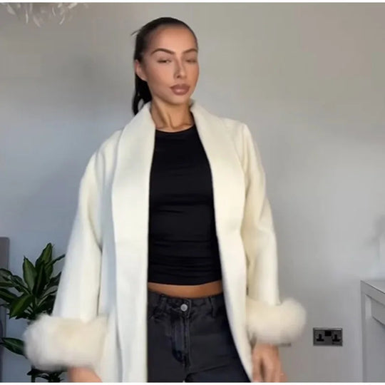 Damen Elegante Wickeljacke mit Teddyfellärmeln R&B