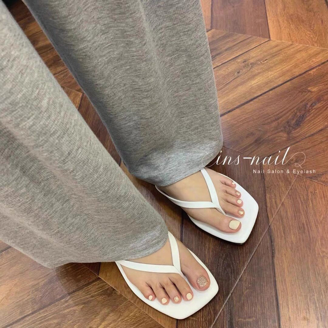 Damen Minimalistische Zehentrenner-Sandalen mit ergonomischem Design R&B