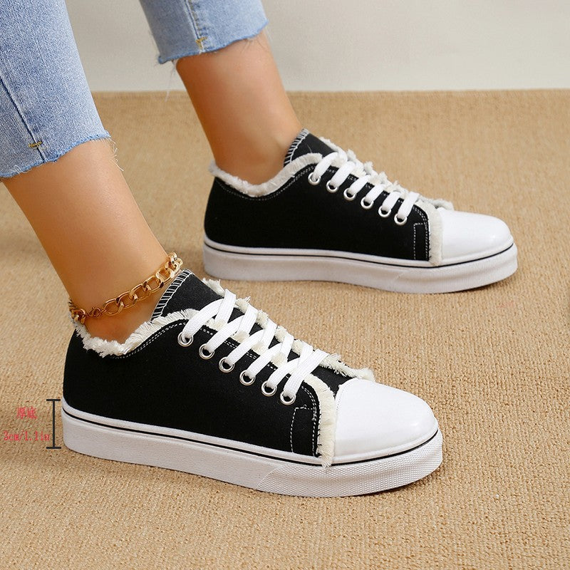 Damen Sneaker mit fransigem Obermaterial und modischer Riemenverzierung R&B