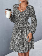 Damen Blümchen Minikleid mit romantischen Rüschendetails und elastischem Bund R&B