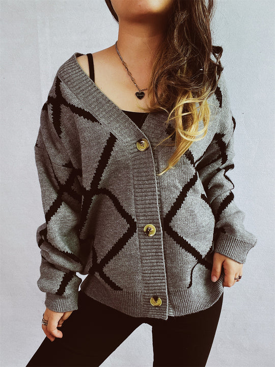 Damen Strickjacke mit modernem geometrischem Muster und hochwertigen Knopfdetails R&B