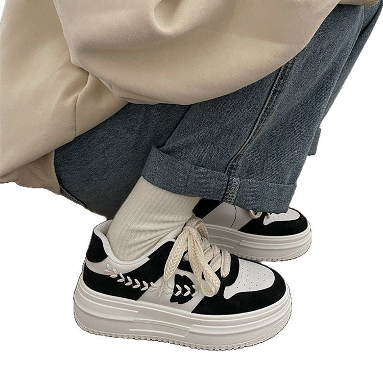 Damen Sportliche Plateausneaker mit kontrastierendem Obermaterial und innovativem Schnürsystem R&B