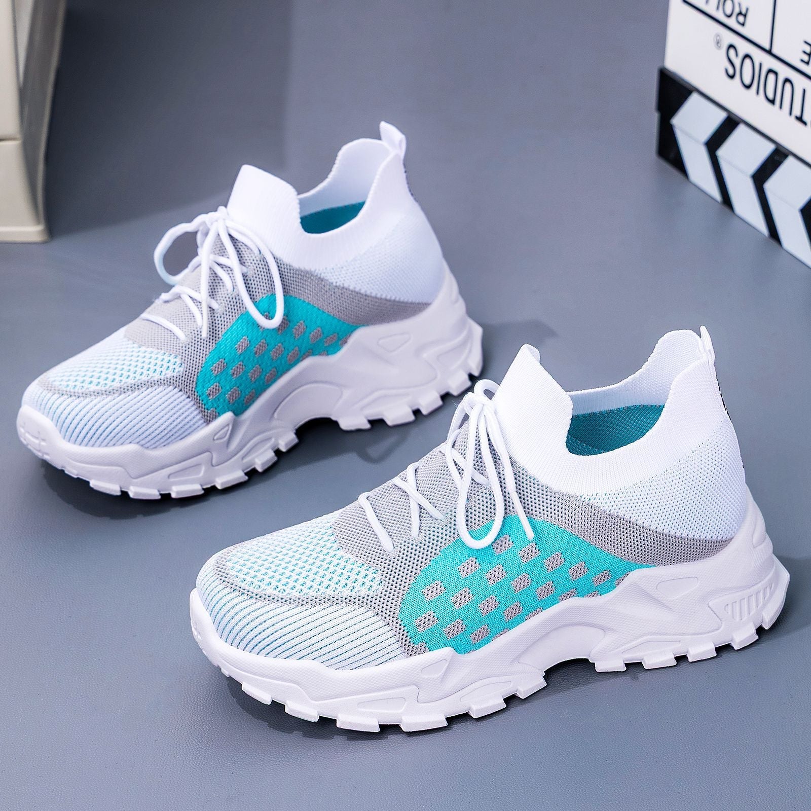 Damen Luftige Strick-Sneaker mit flexiblem Sohlenkomfort R&B