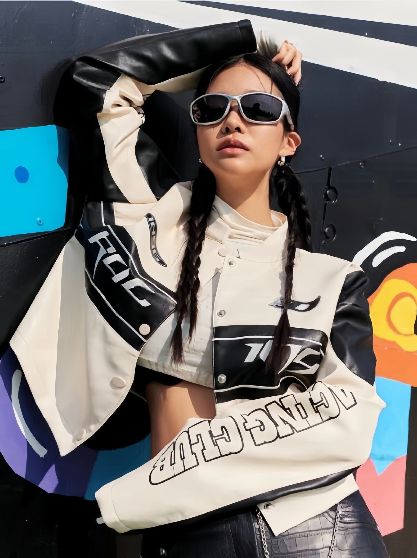 Damen cropped Bikerjacke mit einzigartigen Grafikdetails R&B