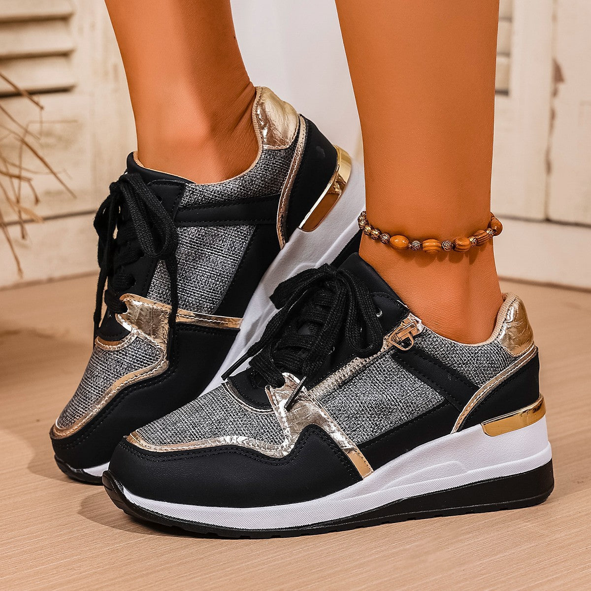 Damen Sneakers mit edelem Metallic-Akzent und atmungsaktiver Oberflächenstruktur R&B