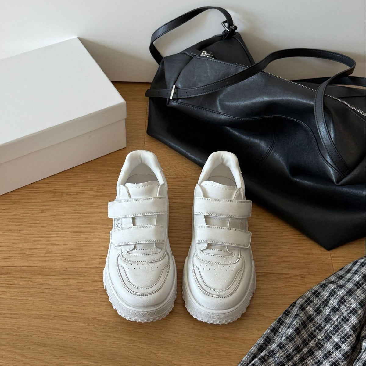 Damen Sportliche Sneaker mit doppeltem Klettverschluss und verstärkter Sohle