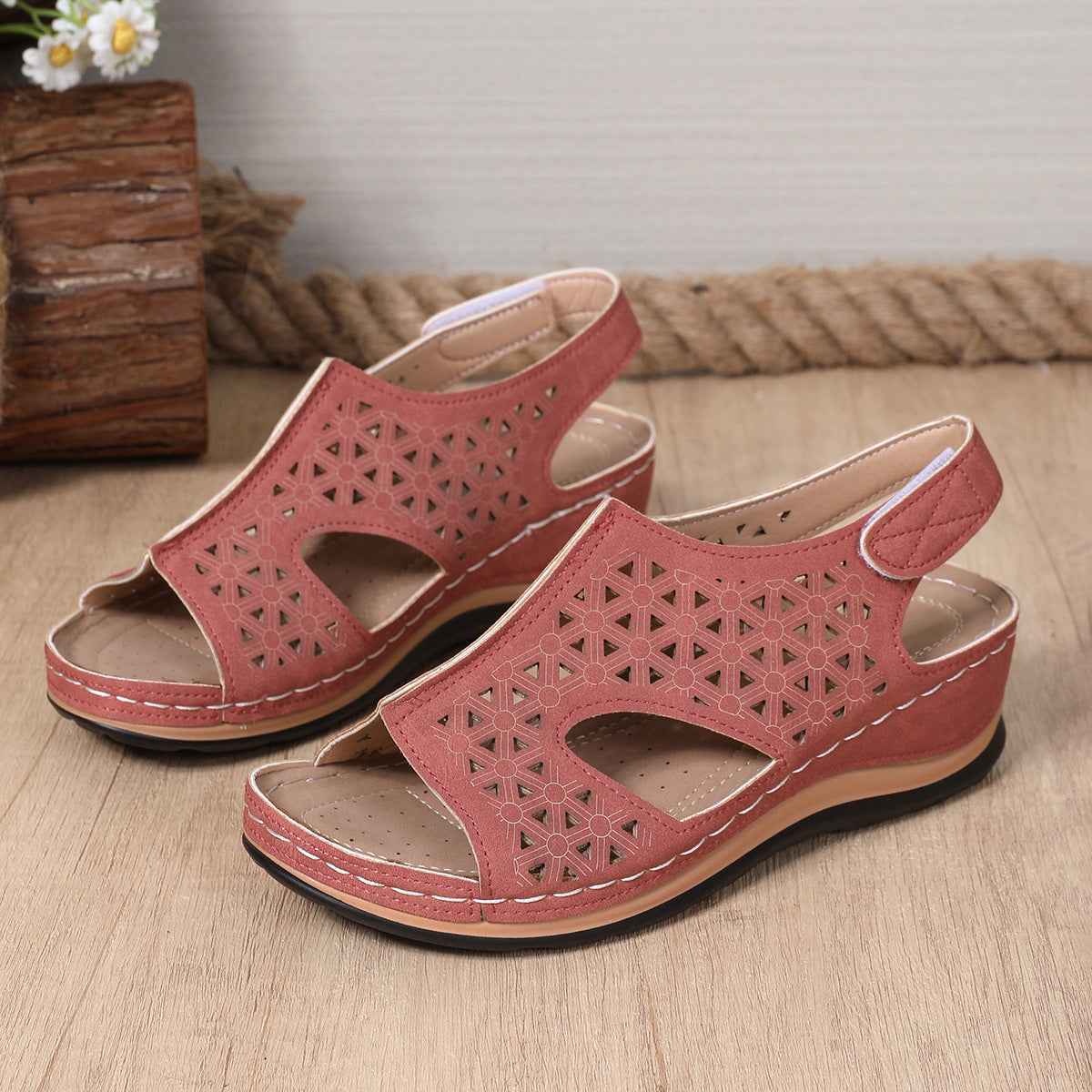 Damen bequeme Schnitt-Sandalen mit atmungsaktiver Obermaterialstruktur und komfortabler Wedge-Sohle R&B